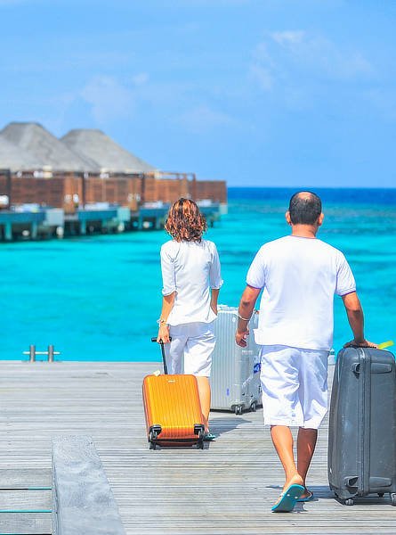 Un couple d'Américains arrive en R.D. pour des vacances et achète une propriété